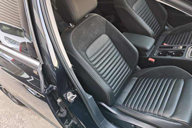 Used Volkswagen Magotan 2020 330TSI DSG Leading Model
