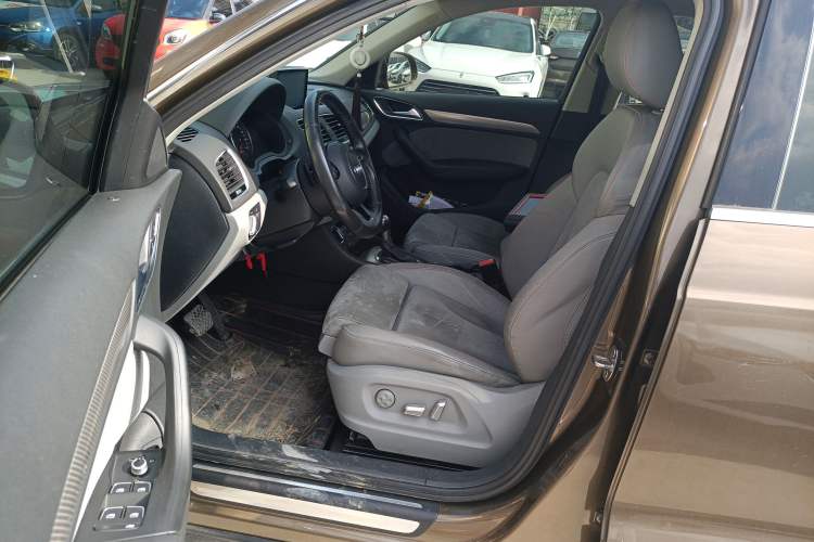 Used Audi Q3 2016 40 TFSI quattro all-wheel-drive sport model
