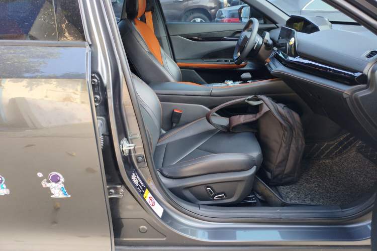 Used Changan UNI-V 2022 1.5T Prestige Version