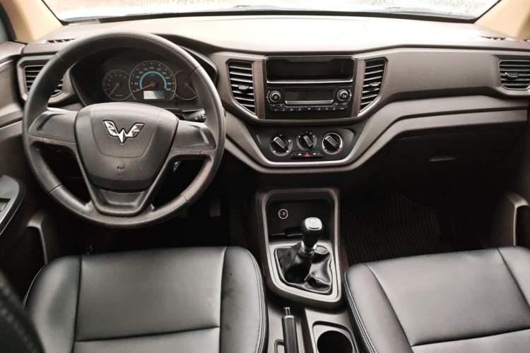 Used Wuling Hongguang V 2019 1.5L Enjoyment Version China VI LAR