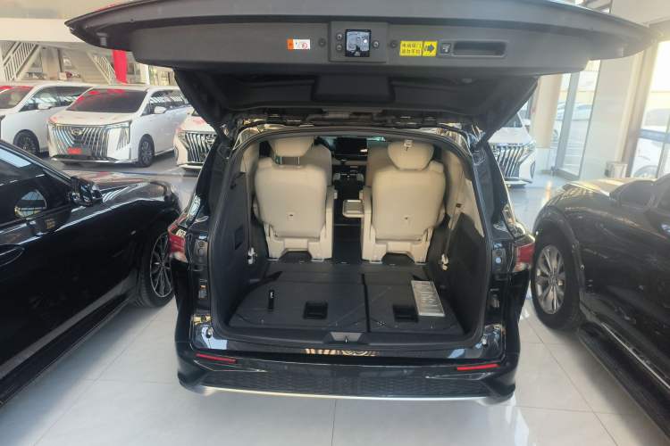 Used Toyota Granvia 2024 2.5L Hybrid Prestige ULTRA Edition