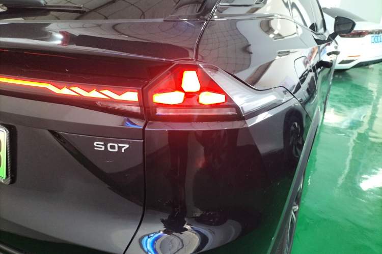 Used  S07 2025 215Max Huawei Qiankun Intelligent Driving ADS SE Range-Extended Version
