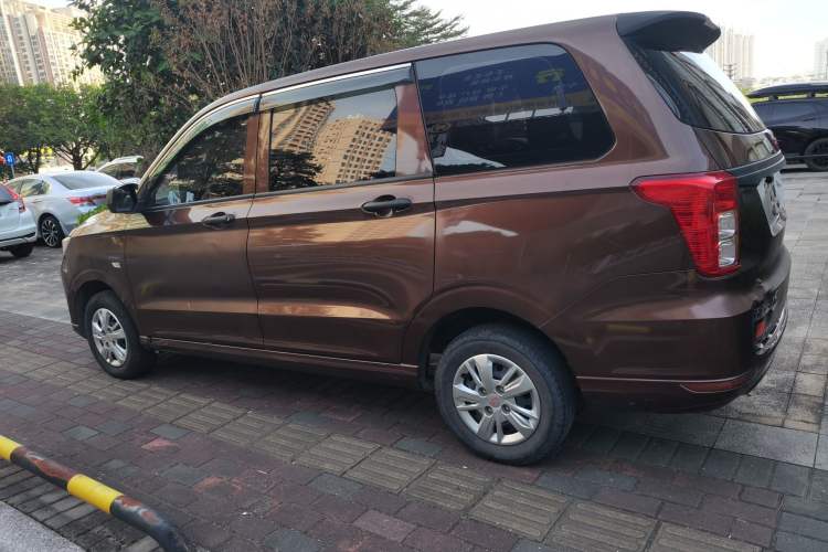 Used Wuling Hongguang 2019 1.5L S Basic Version China VI Standard LAR
