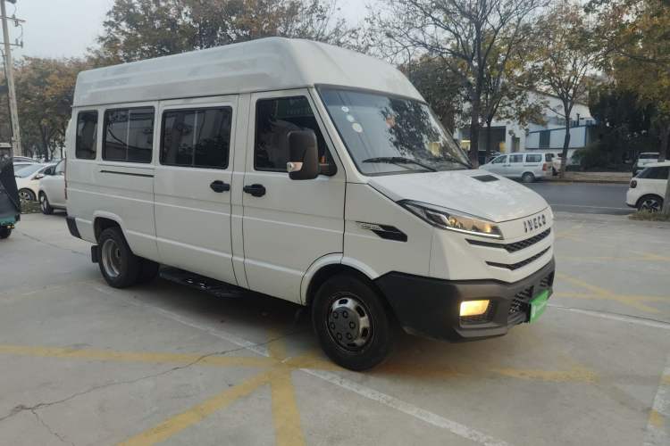 Used Iveco Daily 2023 2.5T A37M1 Long Wheelbase Mid-Height Dual-Tire Side-Sliding Doors 5–9 Seats
