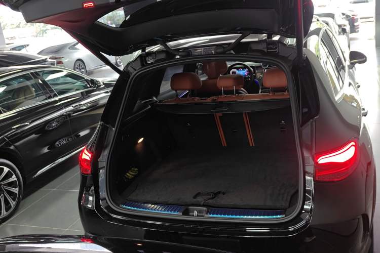 Used Mercedes-Benz GLC 2024 Refreshed GLC 300 L 4MATIC Dynamic Version 5 Seats