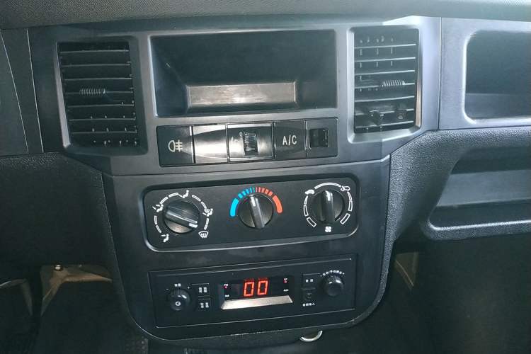 Used Wuling Zhiguang Small Truck 2020 1.2L Single Cab
