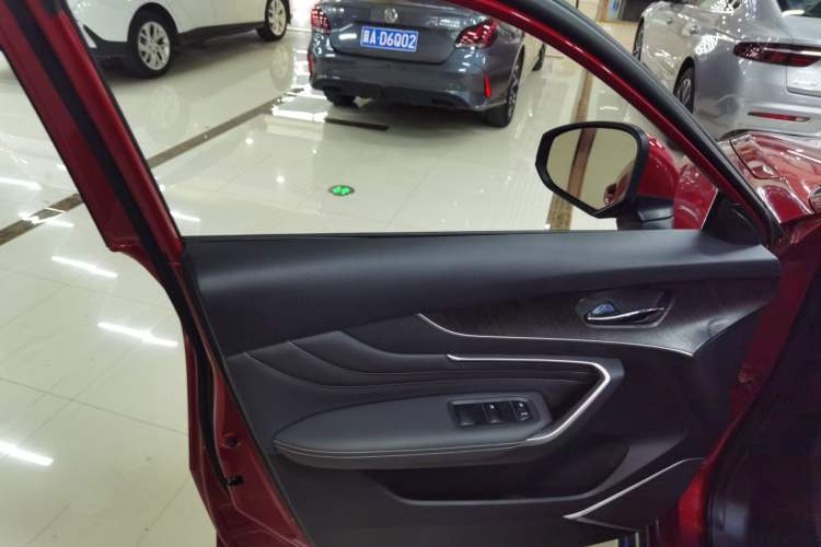 Used Venucia V 2023 260T Idol Edition Pro
