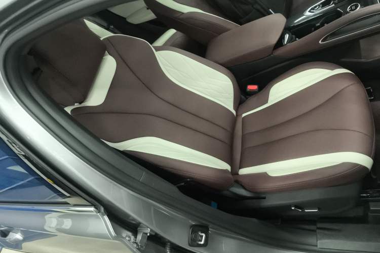 Used Geely Auto Monjaro L 2024 2.0TD High-Power Automatic Two-Wheel Drive Yunqi Version
