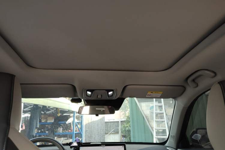 Used Changan UNI-Z New Energy 2024 Blue Whale Smart Electric iDD 125km Excellence Model
