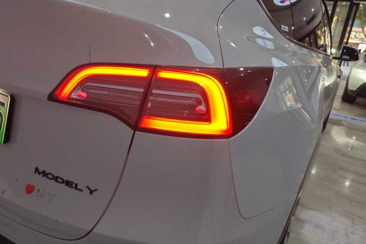 Used Tesla Model Y 2021 Standard Range Rear-Wheel Drive Version
