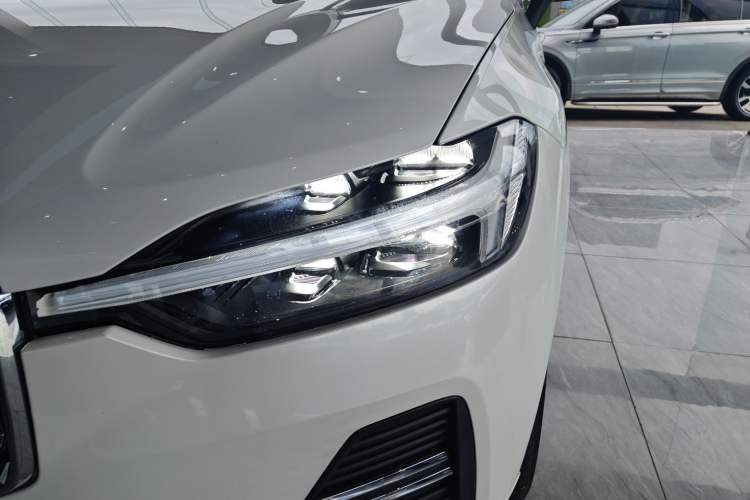 Used Volvo XC60 2023 B5 4x4 Smart Luxury Edition