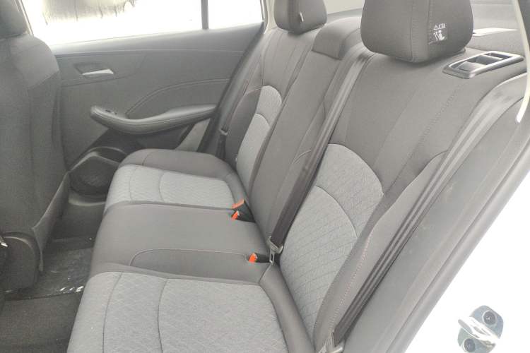 Used Roewe i5 2023 1.5L Manual Comfort Edition
