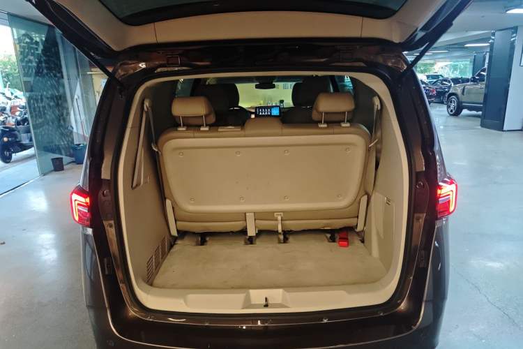 Used Buick GL8 2023 Land Executive Class Comfort Model
