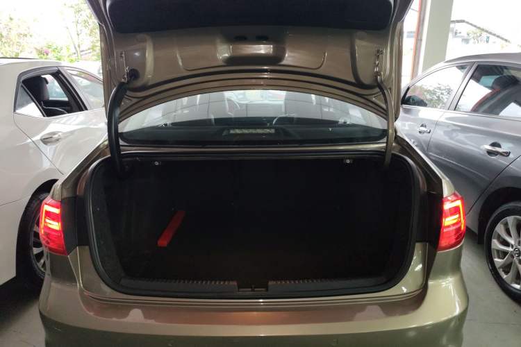 Used Volkswagen Sagitar 2017 230TSI Automatic Comfort Version
