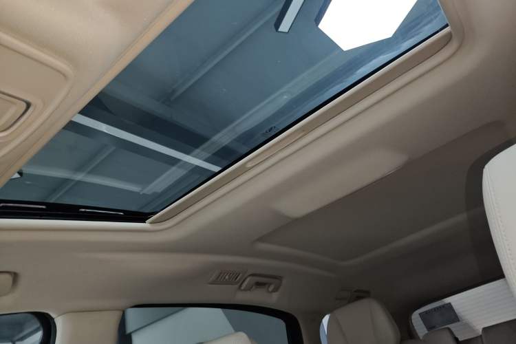 Used Buick GL8 2022 ES Landtrek 653T Luxury Edition