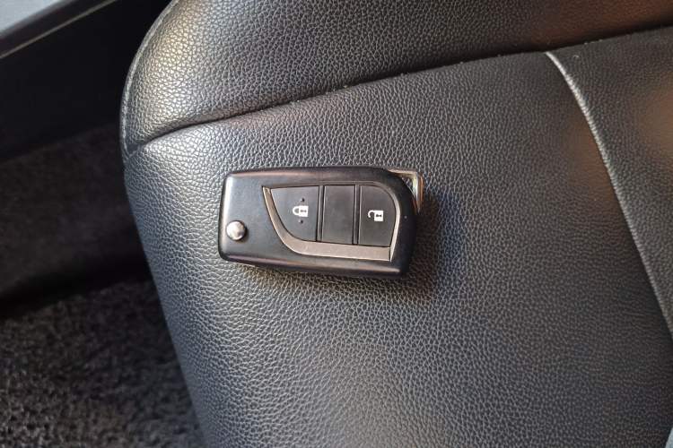 Used Toyota RAV4 2015 2.0L CVT Two-Wheel Drive Urban Edition
