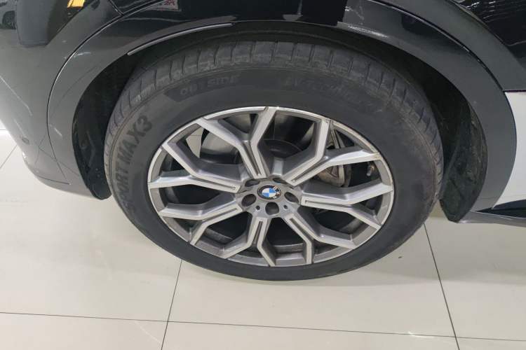 Used BMW X7 2021 xDrive40i Luxury Package with Leading Features
