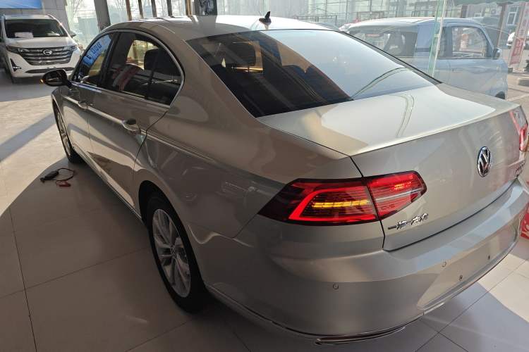 Used Volkswagen Magotan 2017 330TSI DSG Luxury Model
