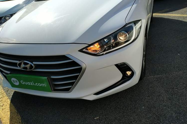 Used Hyundai Elantra 2016 1.6L Manual ZhiXuan · Dynamic Model