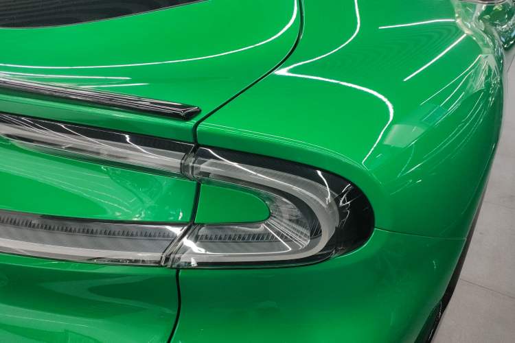 Used  YU7 2025 Ultra-Long Range High-Performance All-Wheel-Drive Max Edition