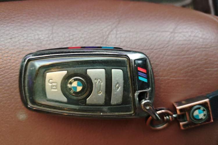 Used BMW 5 Series 2014 520Li Elegant Model
