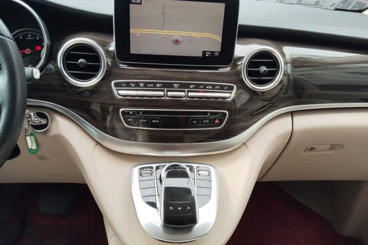 Used Mercedes-Benz V-Class 2017 V 260 Avantgarde Edition
