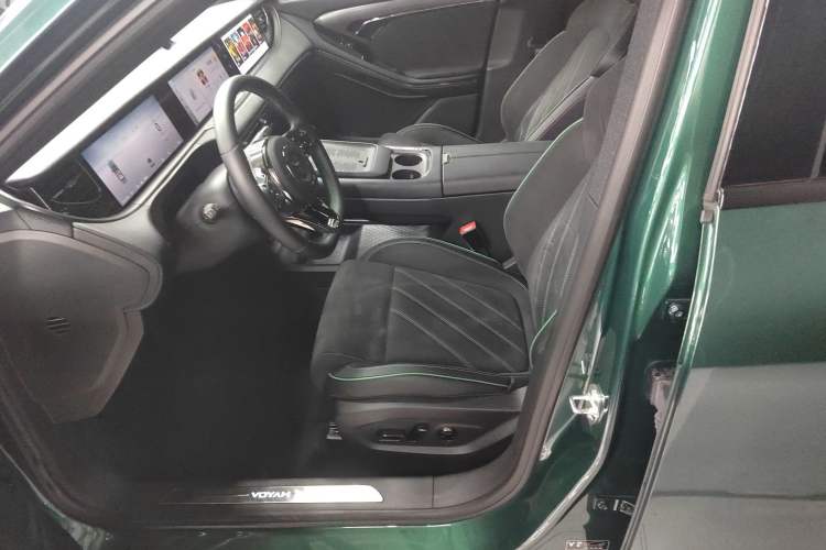 Used VOYAH FREE 2025 318 259 km All-Wheel-Drive Exploration Edition
