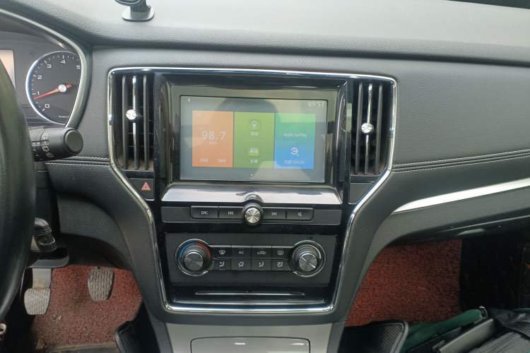 Used Roewe RX5 2018 20T Two-Wheel Drive Manual Flagship Edition
