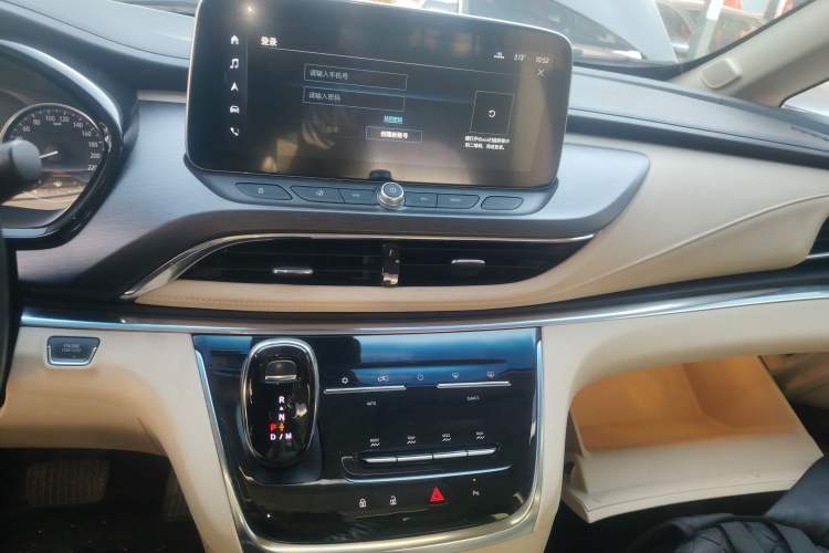 Used Buick GL8 2023 Facelifted Land Cruiser Executive Luxury Version
