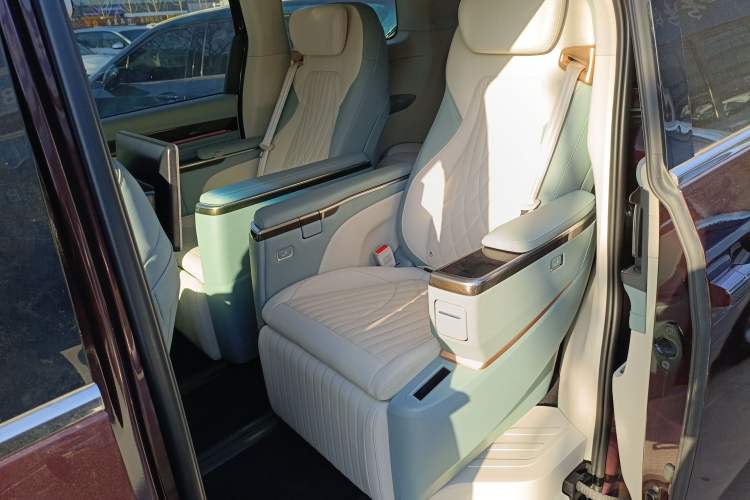 Used SAIC MAXUS G90 2023 2.0T Interstellar Six-Seater Version