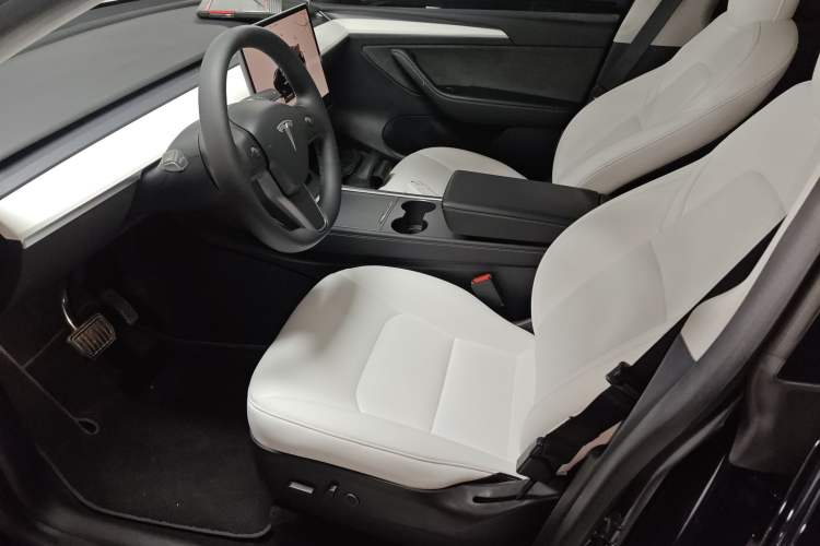 Used Tesla Model Y 2022 Long-Range All-Wheel-Drive Version
