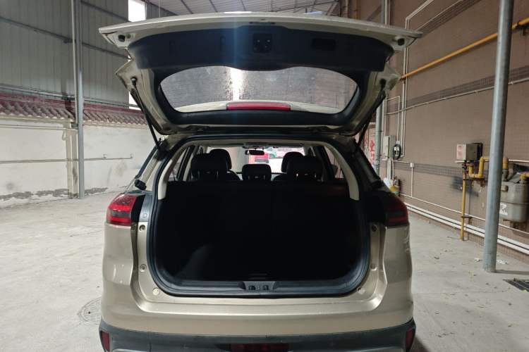 Used Geely Auto Emgrand X7 Sport 2018 1.8TD Automatic Two-Wheel Drive Zhiya Model