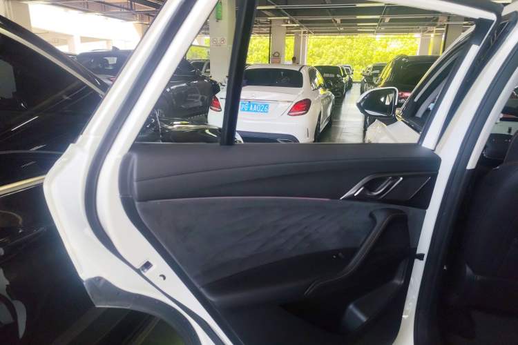 Used Roewe D5X DMH 2024 135 Tech Edition
