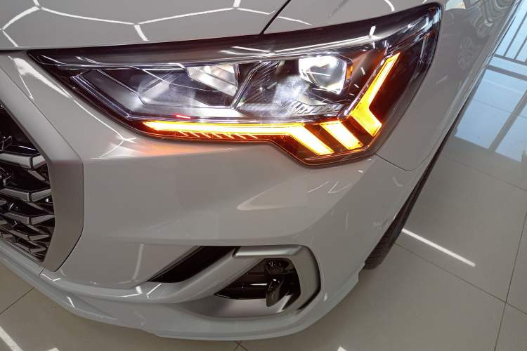 Used Audi Q3 2024 40 TFSI Fashion Dynamic Model
