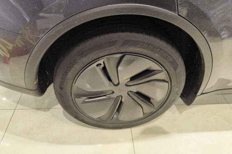 Used Tesla Model Y 2025 Long-Range All-Wheel Drive First Edition