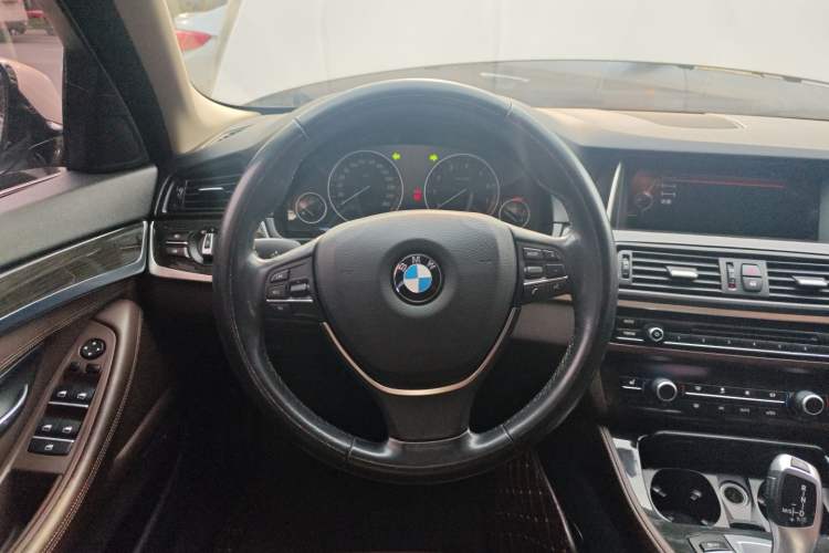 Used BMW 5 Series 2014 525Li Luxury Design Package
