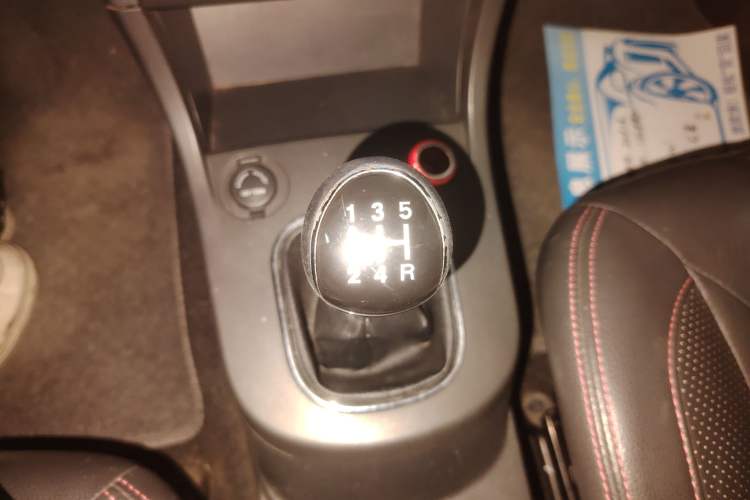 Used Dongfeng Fengon 370 2016 1.5L Manual Luxury Version SFG15-05 7 Seats
