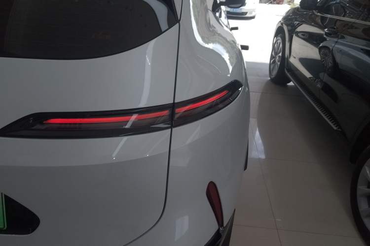 Used  07 2024 Max Extended-Range Edition
