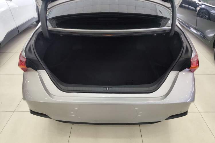 Used Toyota Avalon 2019 Dual-Engine 2.5L XLE Prestige Version China VI Standard