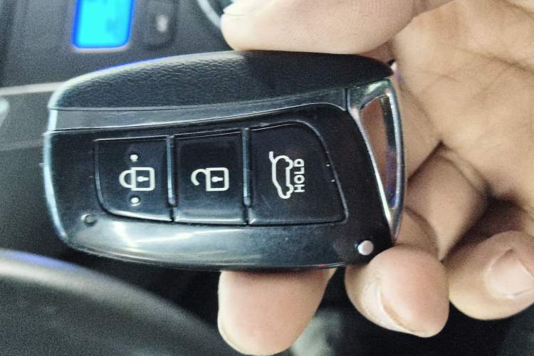 Used Hyundai Santa Fe 2013 2.4L Automatic Two-Wheel Drive Smart Version
