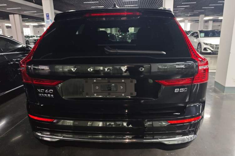 Used Volvo XC60 2025 B5 4x4 Smart Luxury Edition
