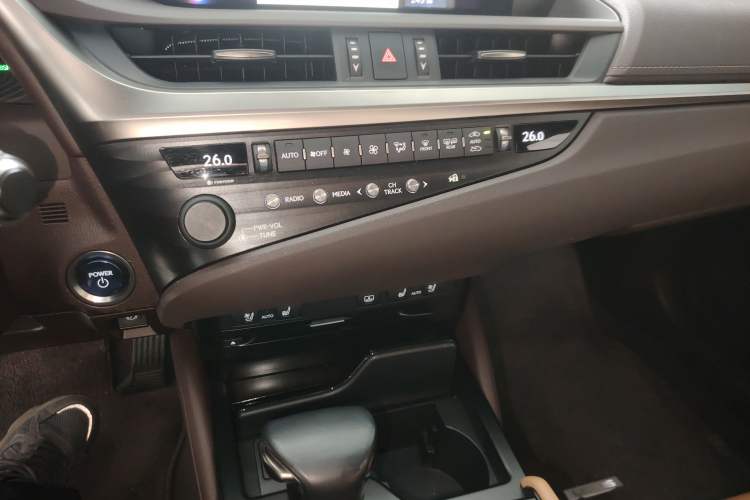 Used Lexus ES 2018 300h Premium Edition China V Standard
