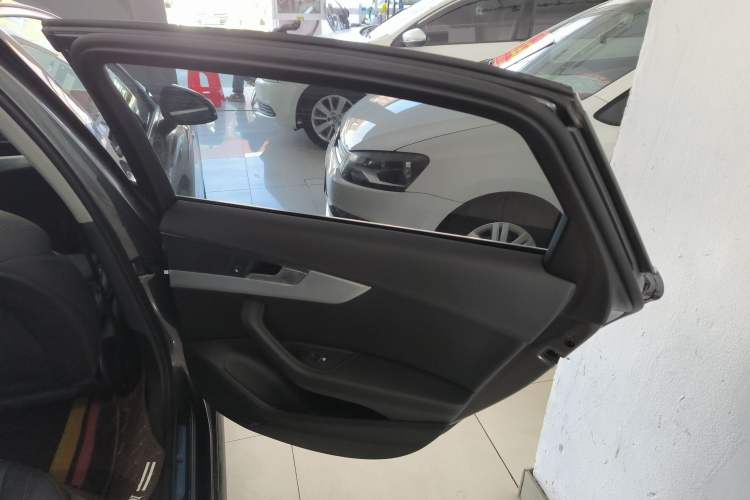 Used Audi A4L 2022 40 TFSI Fashion Dynamic Model
