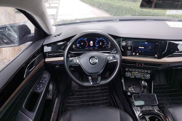 Used Volkswagen Passat 2019 330TSI Luxury Edition China VI Standard
