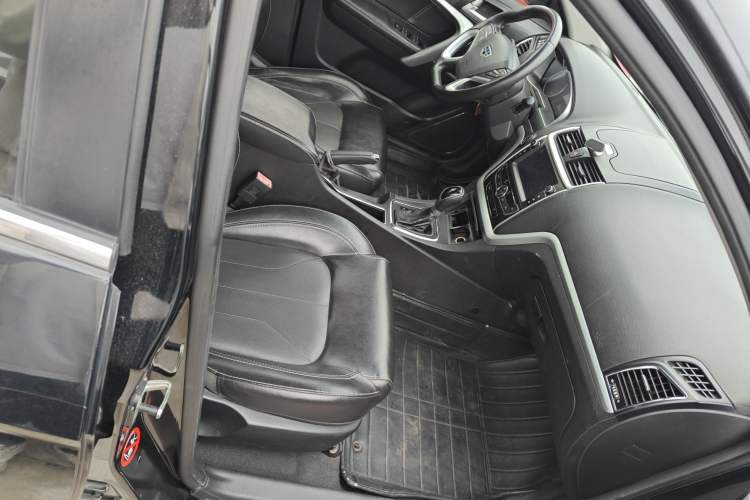 Used Geely Auto Emgrand 2016 Sedan 1.5L CVT Upward Version
