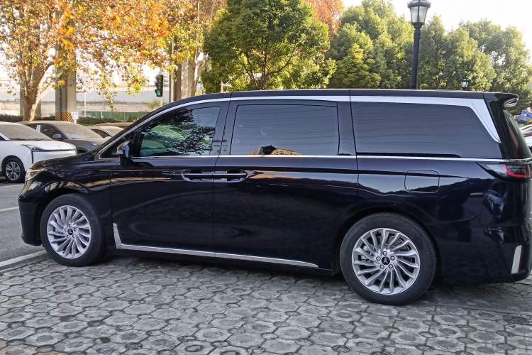 Used VOYAH Dream 2024 PHEV Extended-Range Premium Edition
