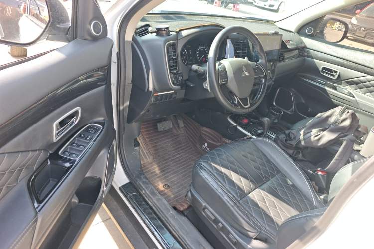 Used Mitsubishi Outlander 2020 2.4L 4x4 Zhi Xiang Edition 5 Seats