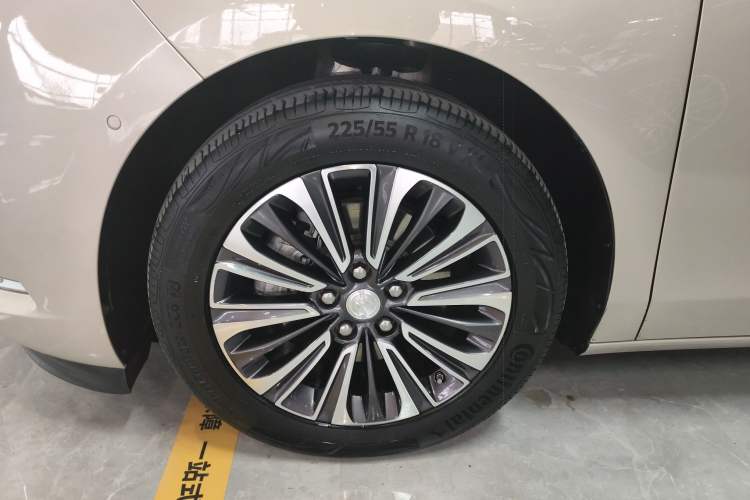 Used Buick GL8 2021 ES Landtrek 653T Luxury Model
