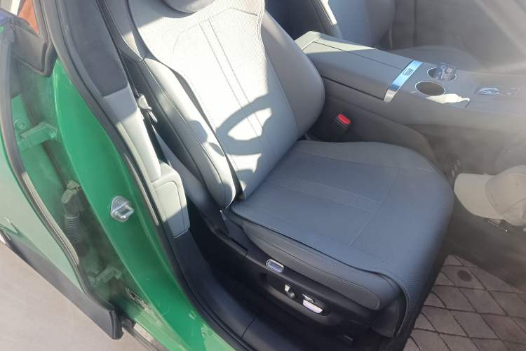 Used  YU7 2025 Ultra-Long Range High-Performance All-Wheel-Drive Max Edition
