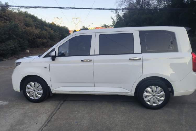 Used Wuling Hongguang PLUS 2020 1.5L Manual Standard Edition 5 Seats
